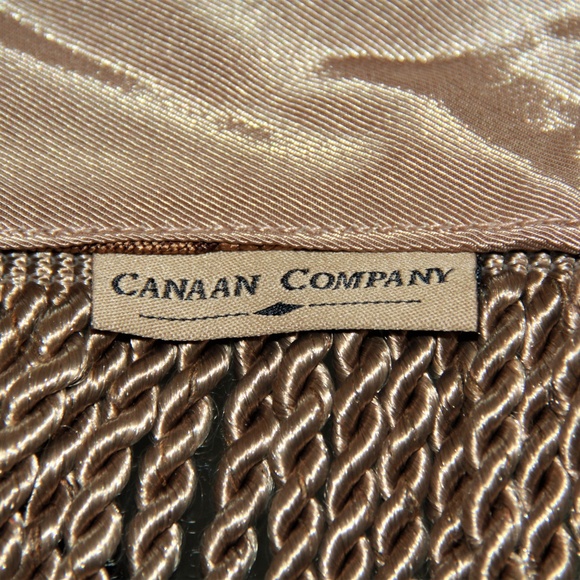 Canaan Geometric Pattern Reversable Table Runner - Picture 5 of 8